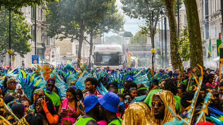 Londra’da Notting Hill Karnavalı başladı: Festival öncesinde 100 kişi gözaltına alındı
