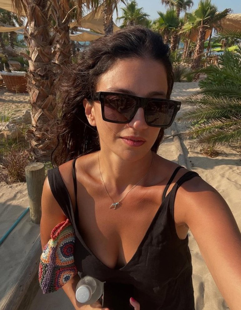 Eşref Rüyadan kızgın kumlara... Müdür Irmakın tatil ışıltısı