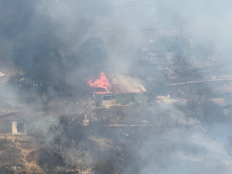 Son dakika... Rüzgarın etkisiyle alevler büyüdü 3 ilde orman yangınları... Havadan ve karadan mücadele ediliyor