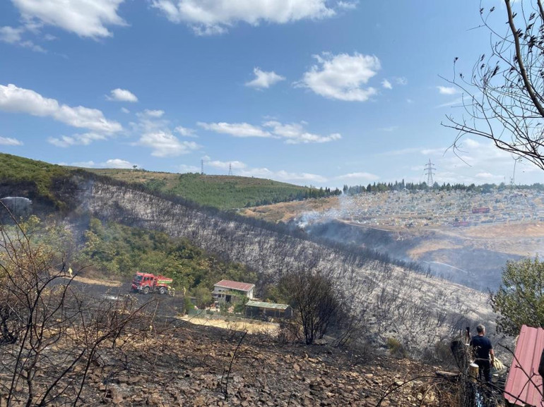 Son dakika... Rüzgarın etkisiyle alevler büyüdü 3 ilde orman yangınları... Havadan ve karadan mücadele ediliyor