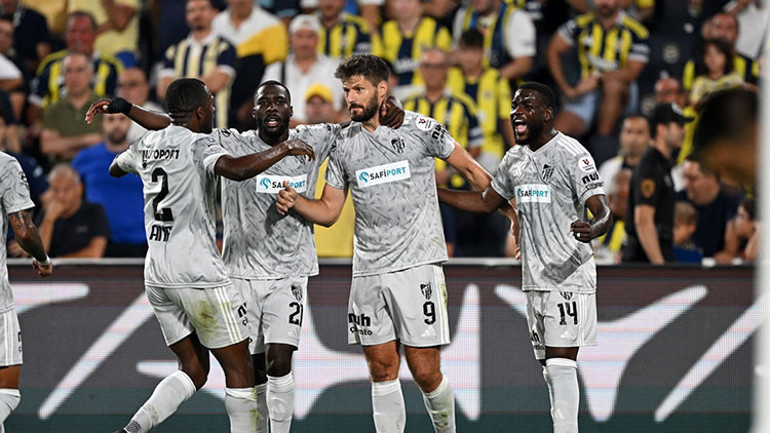 Fenerbahçe - Kocaelispor maçında ilkler yaşandı Kadıköyde 16 yıl sonra gerçekleşti