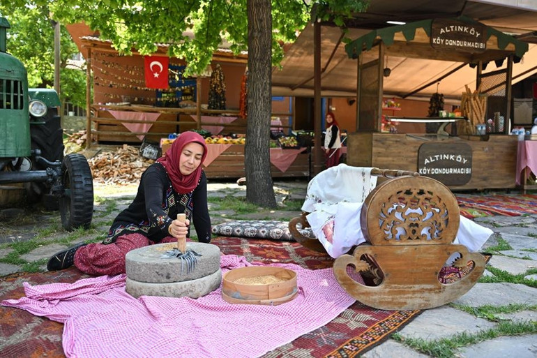 Kültür ve sanatı hamurla yoğuruyor
