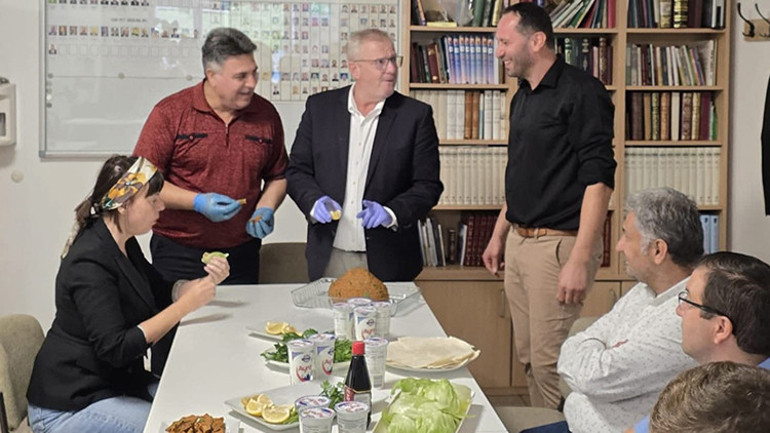 Schwandorf Belediye Başkanı Andreas Feller ve eşine çiğ köfte ziyafeti
