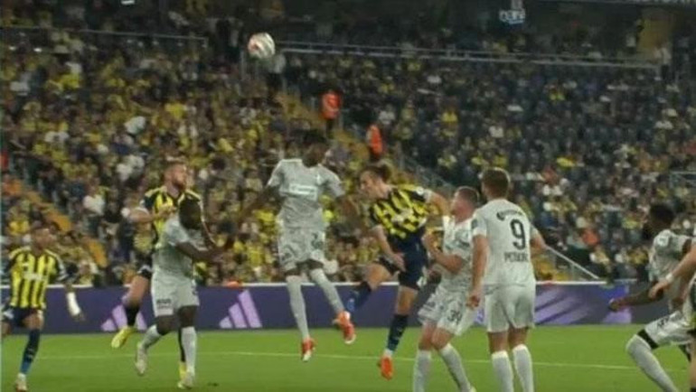 Fenerbahçe-Kocaelispor maçında hakemin hatalı kararını duyurdular: Net penaltı