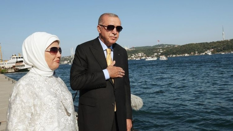 Emine Erdoğandan İstanbul Boğazındaki geçit törenine ilişkin paylaşım