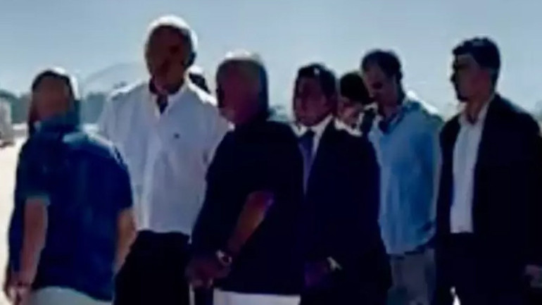 Bakan Ersoy vatandaşlarla birlikte sıra bekledi