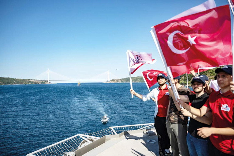 ‘Mavi Vatan’da zafer geçişi