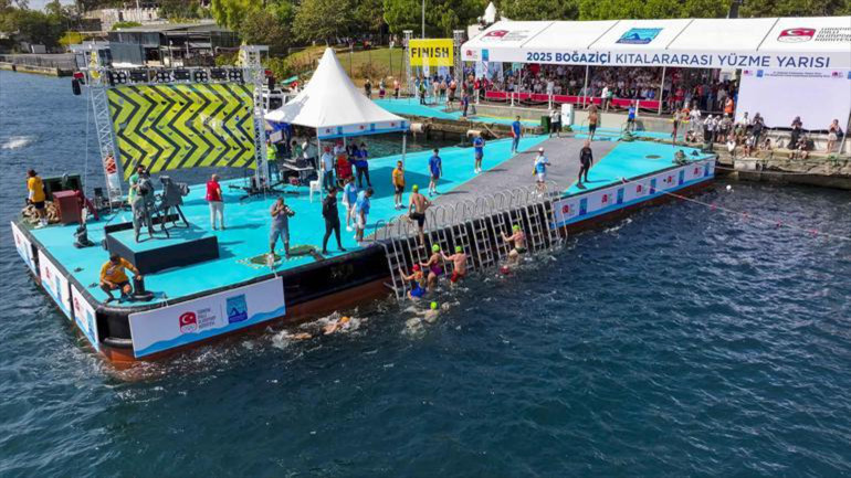 İstanbul Boğazı’nda yüzme yarışında Rus yüzücü Nikolai Svechnikov kayboldu