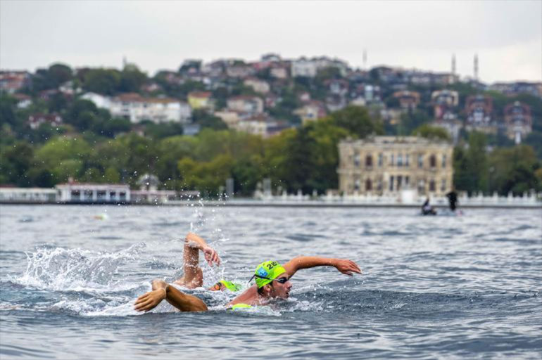 İstanbul Boğazı’nda yüzme yarışında Rus yüzücü Nikolai Svechnikov kayboldu