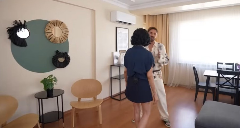 Evi kentsel dönüşüme girdi taşınmak zorunda kaldı... Ünlü şarkıcı yeni yuvasının kapılarını açtı