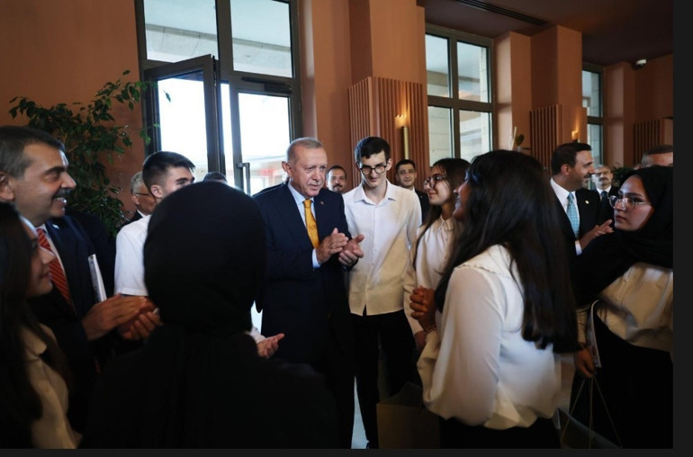 Cumhurbaşkanı Erdoğan, Maziden Atiye programı katılan öğrencileri kabul etti