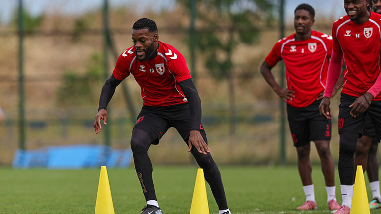 Samsunsporda Holse ve Musaba takımla çalışmalara başladı