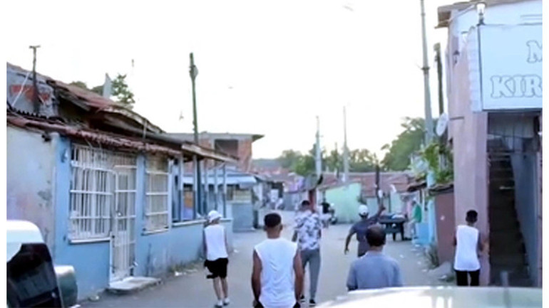 Tekirdağda dehşete düşüren görüntü Sokak röportajında pompalı tüfekle ateş açtı... 15 yaşındaki çocuk gözaltına alındı