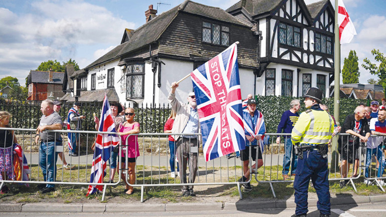 Salla bayrağı düşman üstüne