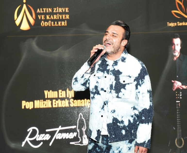 Tuba Ünsal: Bu ödülü çatır çatır konuşan kadınlar adına alıyorum
