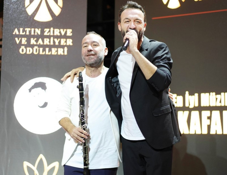Tuba Ünsal: Bu ödülü çatır çatır konuşan kadınlar adına alıyorum