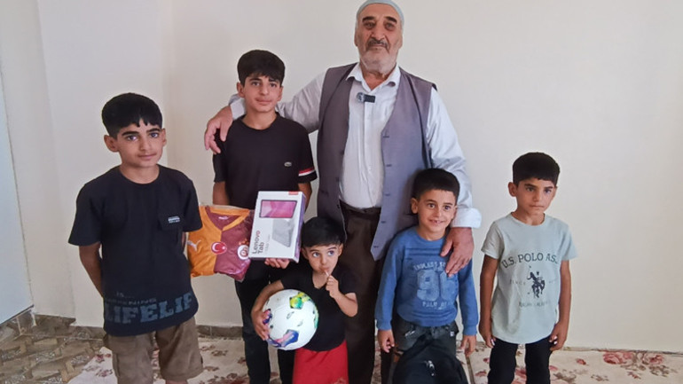 Çöp kenarındaki çanta