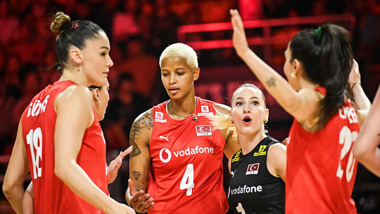 Filenin Sultanları grubu namağlup lider tamamladı ( Türkiye-Kanada: 3-0 Dünya Voleybol Şampiyonası)