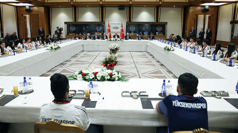 Cumhurbaşkanı'nın Yüksekovaspor Kadın Futbol Takımını kabulü