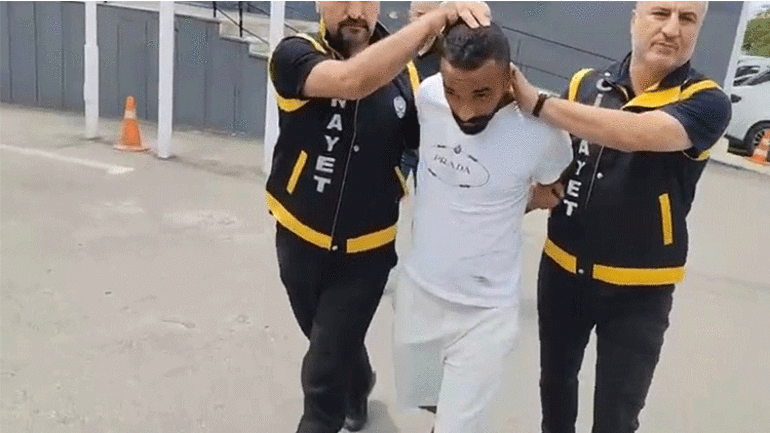 Genç kadını 9 bıçak darbesiyle katletti Daha önce de 7 yerinden bıçaklayan eşi ile çocukları için barışmış
