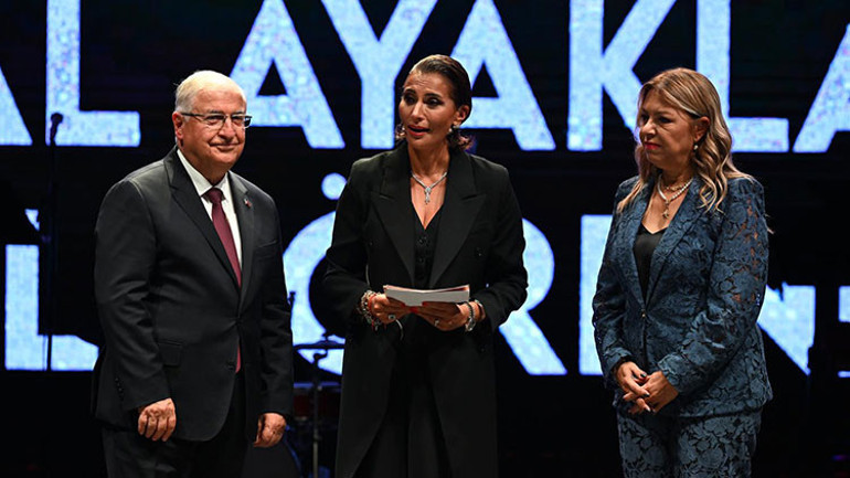 “Kristal Ayaklar” için görkemli tören