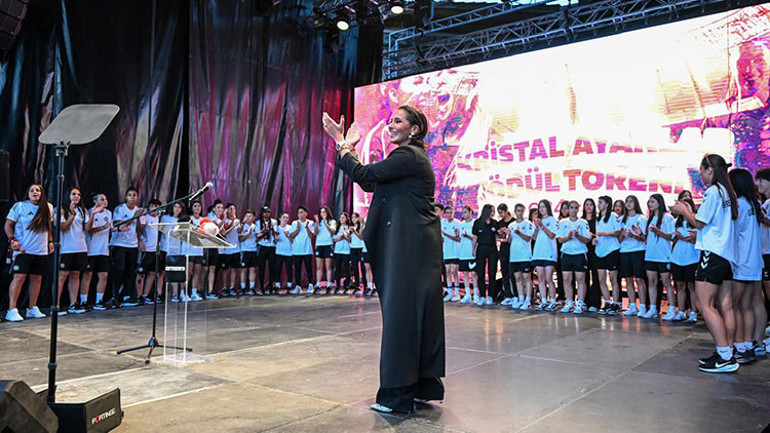 “Kristal Ayaklar” için görkemli tören