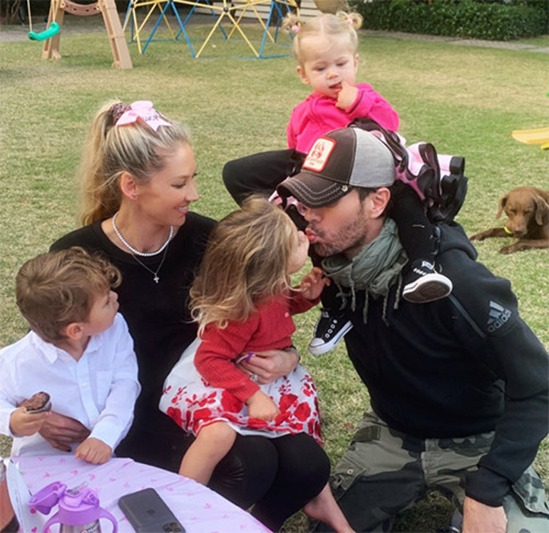 Aşkı bulduktan sonra evine kapanmıştı... Ser verip sır vermeyen ünlü çiftten dördüncü bebek müjdesi... 44 yaşında bir kez daha hamile