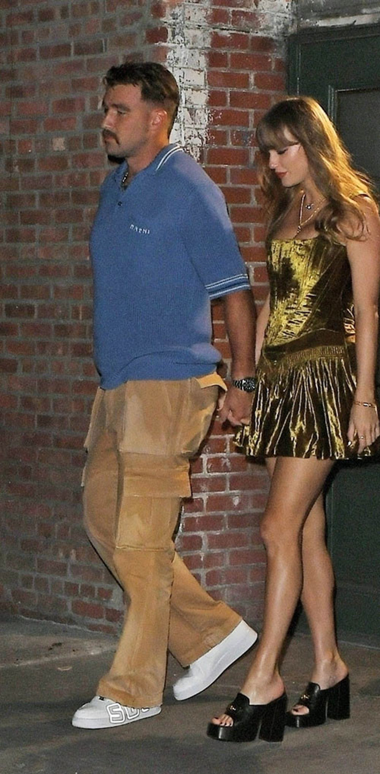 Evlenme teklif edeceksen bitir bu işi dediler... Nişanı baba baskısı hızlandırmış