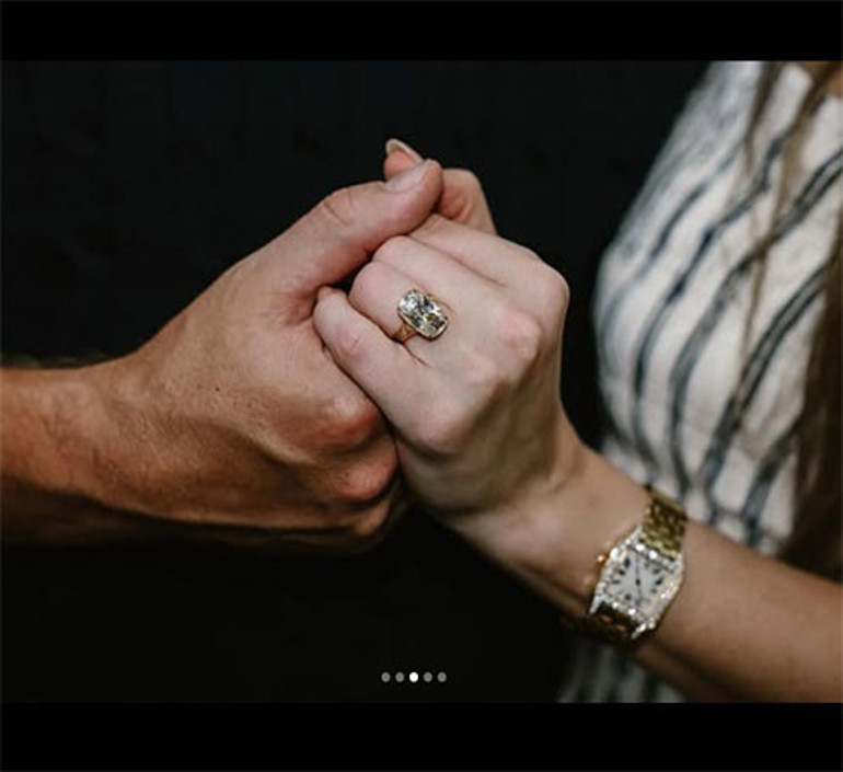 Evlenme teklif edeceksen bitir bu işi dediler... Nişanı baba baskısı hızlandırmış