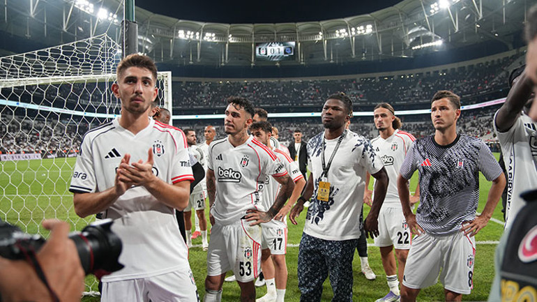 Beşiktaş taraftarından futbolculara ve Solskjaere sert tepki