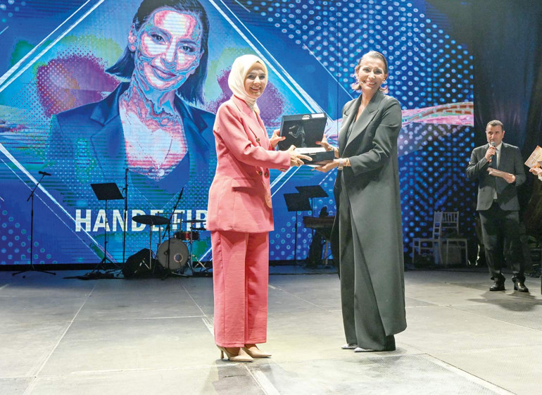 ‘Kristal ayaklar’ ödüllendirildi