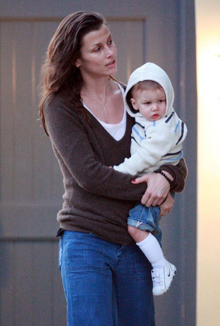 Karnında çocuğuyla bir başkası için terk edilmişti… Kucağındaki o küçük bebek şimdi boyunu geçti