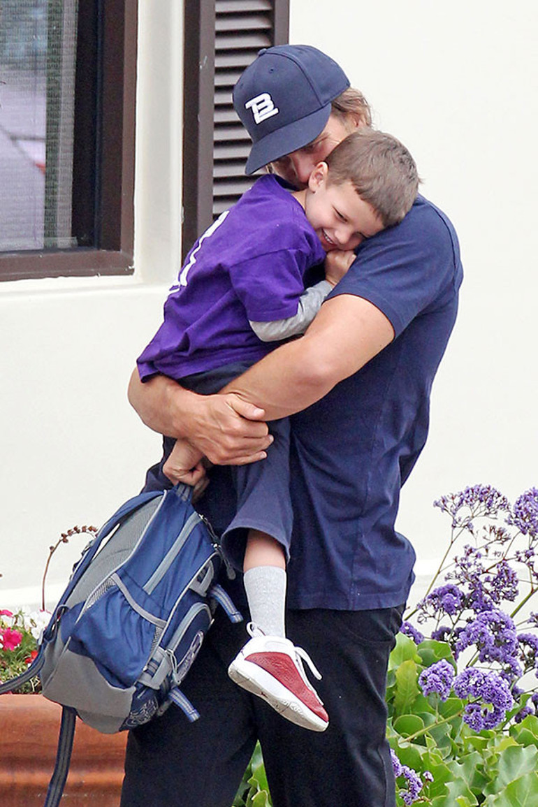 Karnında çocuğuyla bir başkası için terk edilmişti… Kucağındaki o küçük bebek şimdi boyunu geçti