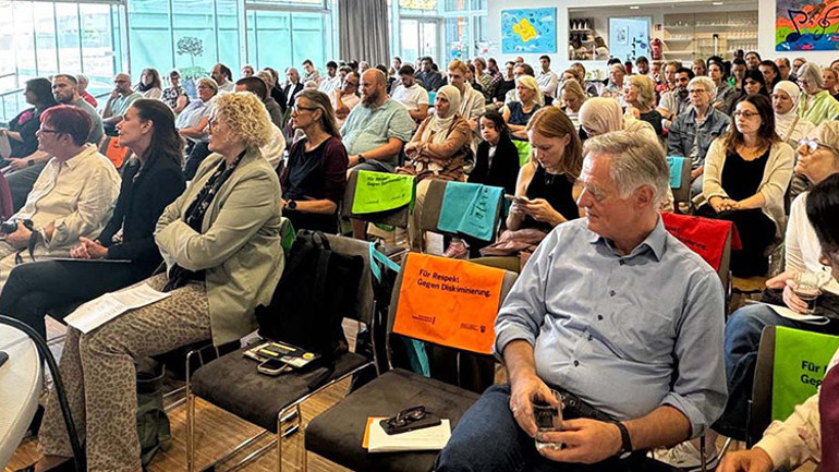 Aşırı sağcı söyleme karṣı eylemler yapılmalı