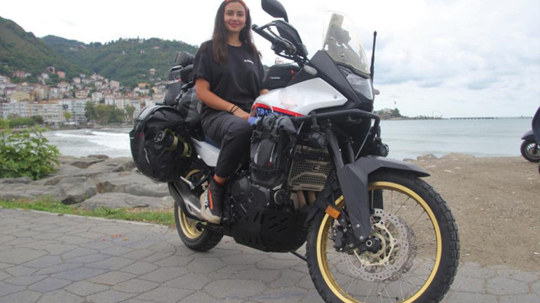 Saliha Özkan motosiklet yolculuğunda