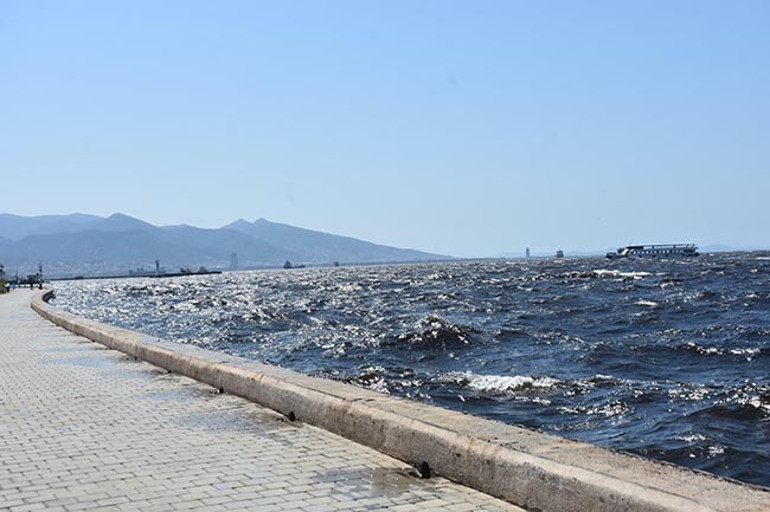 İzmir Körfezi alarm veriyor 1 yılda düzelir demekle kendimizi kandırırız dedi ve uyardı