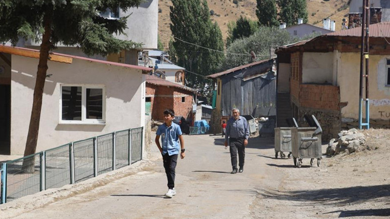 360 haneli köy 12 yıl sonra yeniden belediye oldu Mutluluktan 15 gündür uyuyamıyoruz