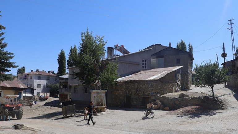 360 haneli köy 12 yıl sonra yeniden belediye oldu Mutluluktan 15 gündür uyuyamıyoruz