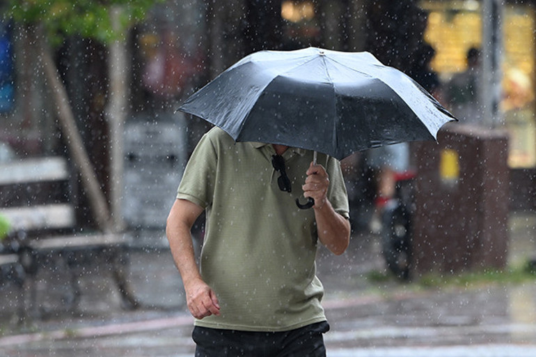 Hafta sonu itibarıyla gök gürültülü sağanak yağış geliyor Meteoroloji il il açıkladı