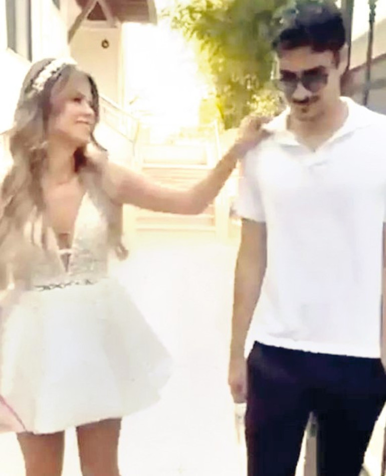 Mehmet Ali Erbil canlı yayında takı topladı