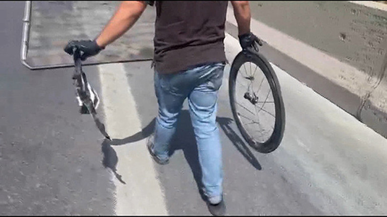 Hastaneye kaldırılan bisiklet sporcusu