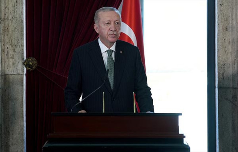 30 Ağustos Zaferinin 103. yıl dönümü... Cumhurbaşkanı Erdoğan ve devlet erkanı Anıtkabiri ziyaret etti