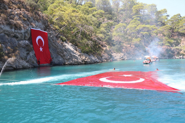 Tüm yurtta 30 Ağustos Zafer Bayramı coşkusu