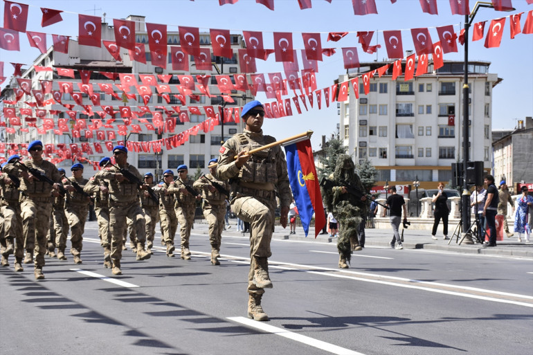 Tüm yurtta 30 Ağustos Zafer Bayramı coşkusu