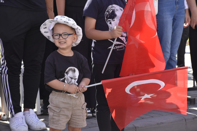 Tüm yurtta 30 Ağustos Zafer Bayramı coşkusu