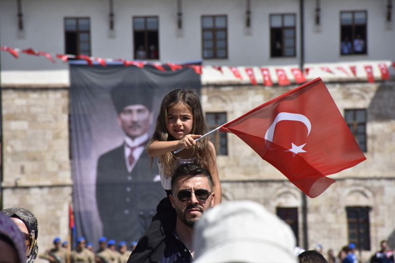 Tüm yurtta 30 Ağustos Zafer Bayramı coşkusu