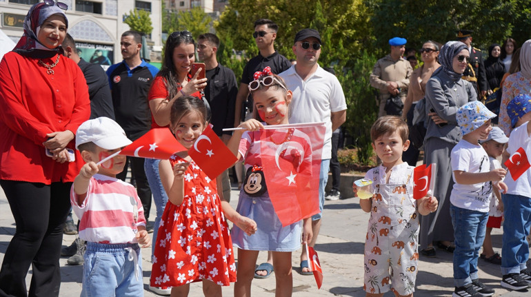 Tüm yurtta 30 Ağustos Zafer Bayramı coşkusu