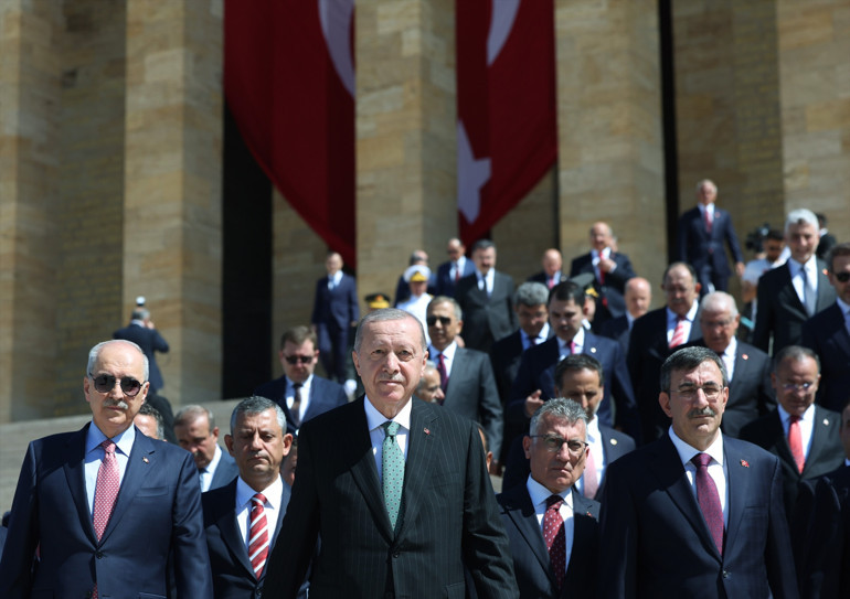 30 Ağustos Zaferinin 103. yıl dönümü... Cumhurbaşkanı Erdoğan ve devlet erkanı Anıtkabiri ziyaret etti