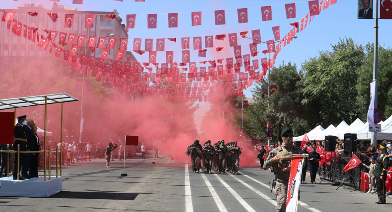 Tüm yurtta 30 Ağustos Zafer Bayramı coşkusu