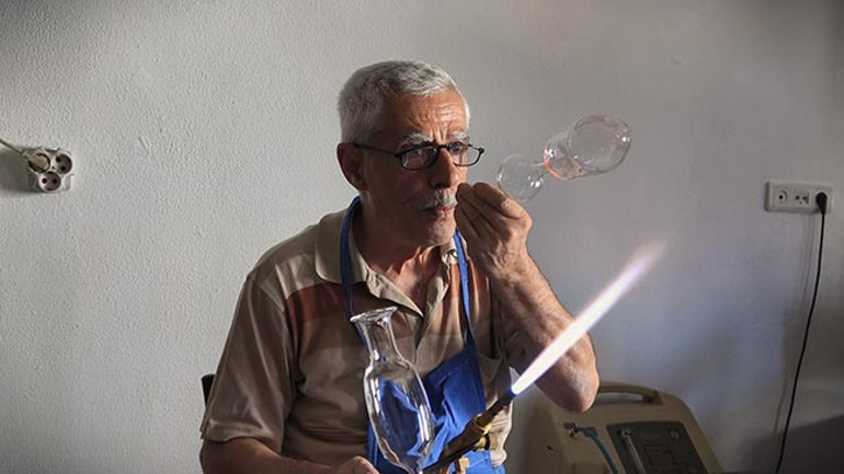 Bu şişelere gözyaşlarını dolduruyorlarmış: Sadakatin göstergesiydi